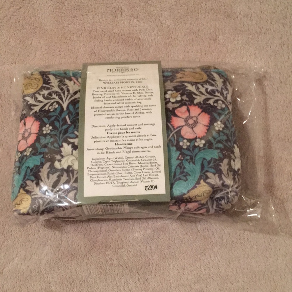 Morris & Co Shea Hand Creams and cosmetic bag NWT - Picture 5 of 8